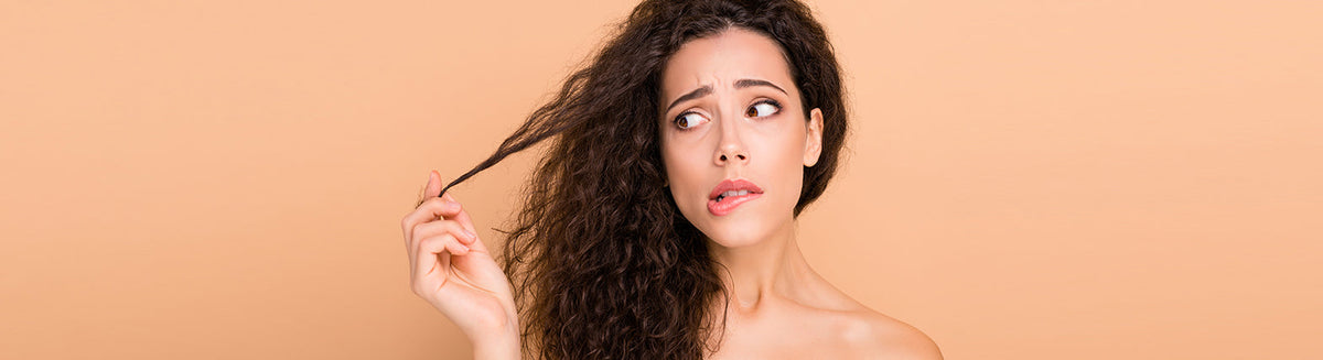 Capelli secchi e sfibrati: come nutrirli per prevenirne la caduta
